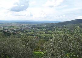 Chalet With Pool in Cortona