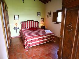 Chalet With Swimming Pool in Cortona