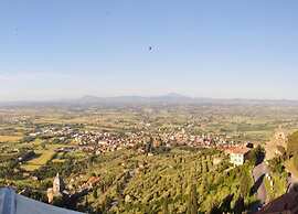 Chalet With Pool in Cortona
