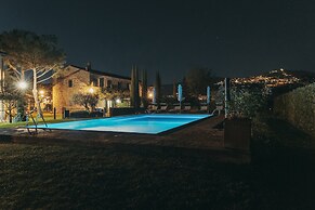 Chalet With Swimming Pool in Cortona