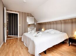 Villa With Swimming Pool and Sauna