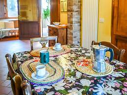 Private Garden and Pool, Near Siena and Crete Senesi