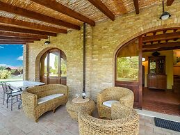 Private Garden and Pool, Near Siena and Crete Senesi