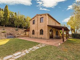 Private Garden and Pool, Near Siena and Crete Senesi