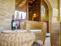 Private Garden and Pool, Near Siena and Crete Senesi