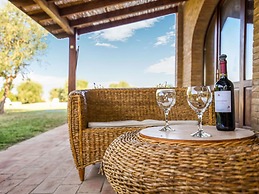 Private Garden and Pool, Near Siena and Crete Senesi