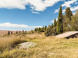 Private Garden and Pool, Near Siena and Crete Senesi