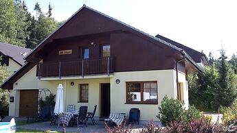 Villa by Lake & Slopes