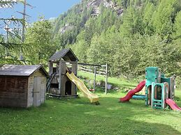 Modern Chalet in Saas-balen With Garden