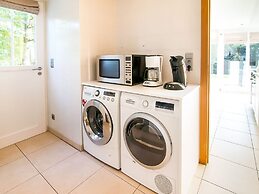 Luxurious Villa With Pool and Sauna, and Very Suitable for Culinary Wo