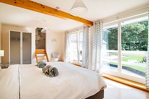 Luxurious Villa With Pool and Sauna, and Very Suitable for Culinary Wo