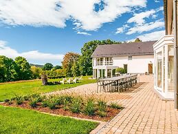 Luxurious Villa With Pool and Sauna, and Very Suitable for Culinary Wo