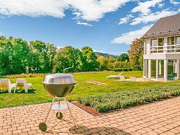 Luxurious Villa With Pool and Sauna, and Very Suitable for Culinary Wo