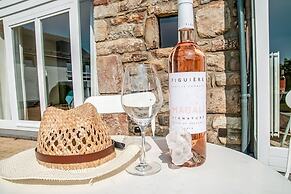 Luxurious Villa With Pool and Sauna, and Very Suitable for Culinary Wo