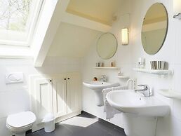 Detached Villa With a Large Garden and Terrace