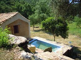 Quiet & Cottage in Estate Casas da Cerca near Troviscais