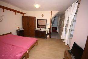Coastal Apartment in Vis Near sea