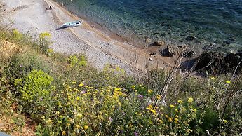 Coastal Apartment in Vis Near sea