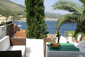 Coastal Apartment in Vis Near sea