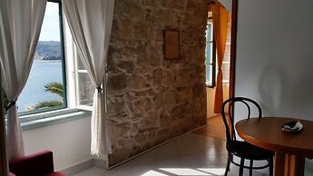 Coastal Apartment in Vis Near sea