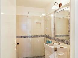 Delightfully Decorated Apartment with Sea View near Beach