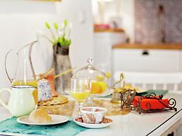 Delightfully Decorated Apartment with Sea View near Beach