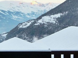 Luxurious Chalet in Riddes with Hot Tub