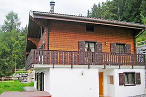 Luxurious Chalet in Riddes with Hot Tub