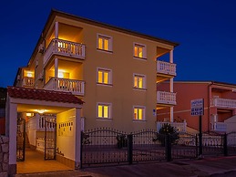 Apartment in Dramalj With Swimming Pool