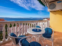 Gorgeous Apartment With Hot Tub and Terrace With Sea View