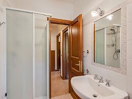 Belvilla by OYO Apartment in Assissi With Terrace