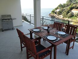 Adorable Apartment With Terrace & Beautiful Sea View Near the Sea Bay