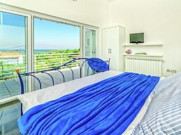 Spacious Detached Villa with Pool near Pula with sea View