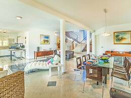 Spacious Detached Villa with Pool near Pula with sea View