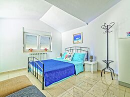 Spacious Detached Villa with Pool near Pula with sea View