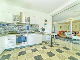 Spacious Detached Villa with Pool near Pula with sea View