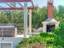 Spacious Detached Villa with Pool near Pula with sea View