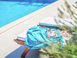 Spacious Detached Villa with Pool near Pula with sea View