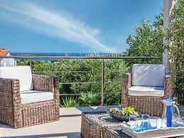 Spacious Detached Villa with Pool near Pula with sea View