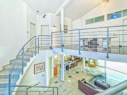 Spacious Detached Villa with Pool near Pula with sea View