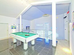 Spacious Detached Villa with Pool near Pula with sea View