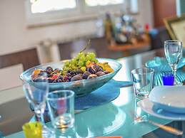 Spacious Detached Villa with Pool near Pula with sea View