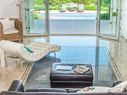 Spacious Detached Villa with Pool near Pula with sea View