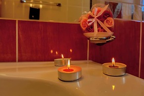 Adorable Apartment With Pool, Hot Tub & Terrace With Sea View