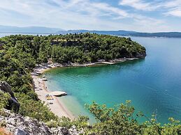 Adorable Apartment With Pool, Hot Tub & Terrace With Sea View