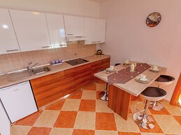 Adorable Apartment With Pool, Hot Tub & Terrace With Sea View