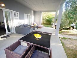 Spacious and Modern Apartment on the Beach in Klek