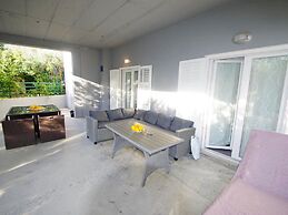 Spacious and Modern Apartment on the Beach in Klek