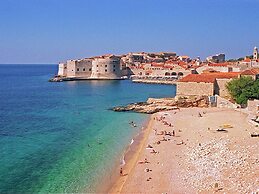 Spacious and Modern Apartment on the Beach in Klek