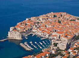 Spacious and Modern Apartment on the Beach in Klek